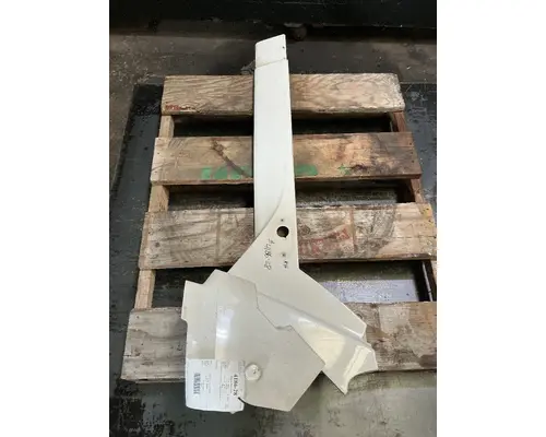 INTERNATIONAL LT625 Skirt