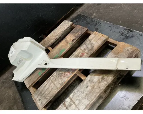 INTERNATIONAL LT625 Skirt