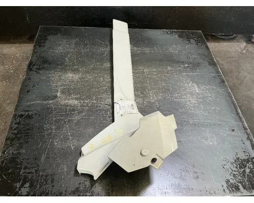 INTERNATIONAL LT625 Skirt