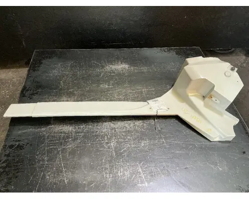 INTERNATIONAL LT625 Skirt