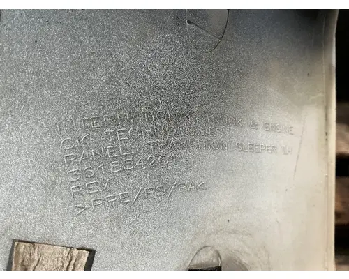 INTERNATIONAL LT625 Skirt