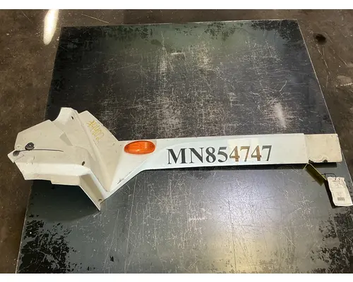 INTERNATIONAL LT625 Skirt