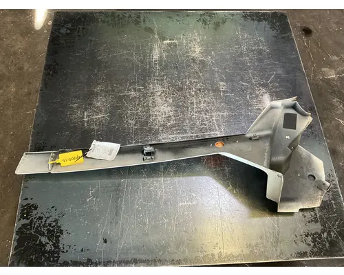 INTERNATIONAL LT625 Skirt