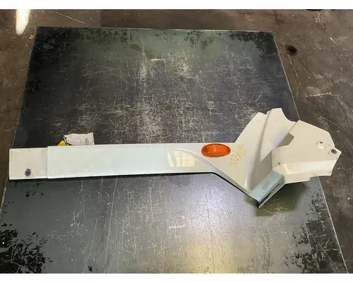 INTERNATIONAL LT625 Skirt