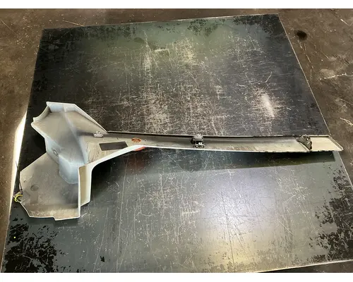 INTERNATIONAL LT625 Skirt