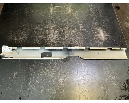 INTERNATIONAL LT625 Skirt