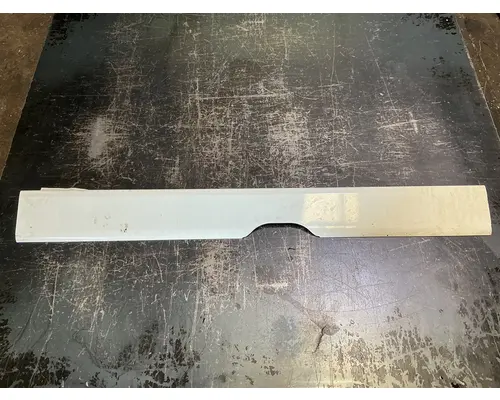 INTERNATIONAL LT625 Skirt