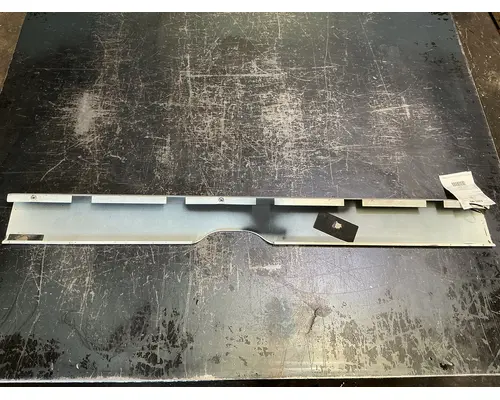 INTERNATIONAL LT625 Skirt