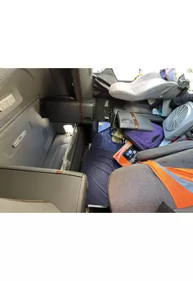 INTERNATIONAL LT625 Sleeper Cabinet, Drivers Side