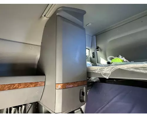 INTERNATIONAL LT625 Sleeper Cabinet, Passenger Side