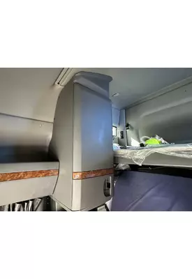 INTERNATIONAL LT625 Sleeper Cabinet, Passenger Side