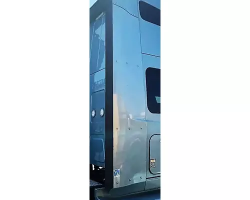 INTERNATIONAL LT625 Sleeper Fairing