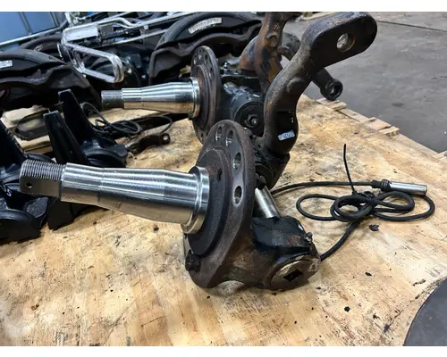 INTERNATIONAL LT625 Spindle  Knuckle, Front