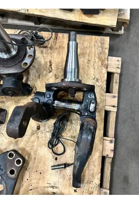 INTERNATIONAL LT625 Spindle / Knuckle, Front