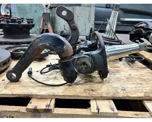 INTERNATIONAL LT625 Spindle  Knuckle, Front