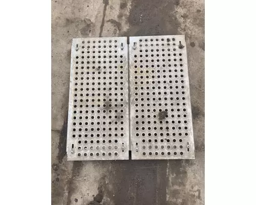 INTERNATIONAL LT625 Step