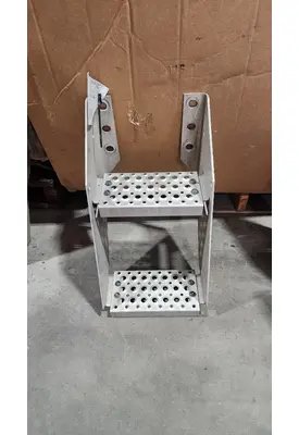 INTERNATIONAL LT625 Step