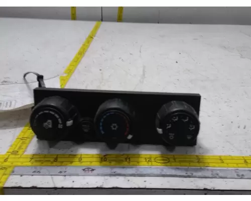 INTERNATIONAL LT625 Switch Cluster