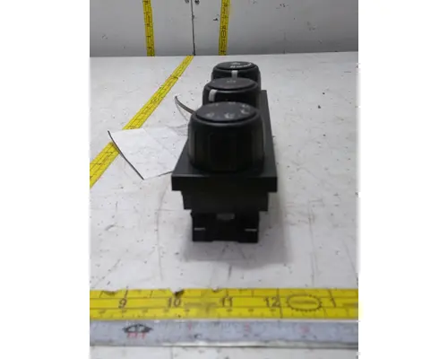 INTERNATIONAL LT625 Switch Clusters