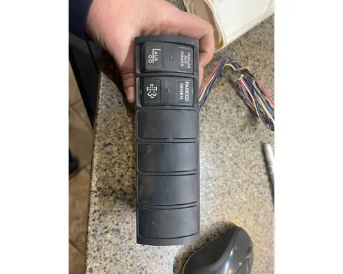 INTERNATIONAL LT625 Switch Panel