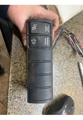 INTERNATIONAL LT625 Switch Panel