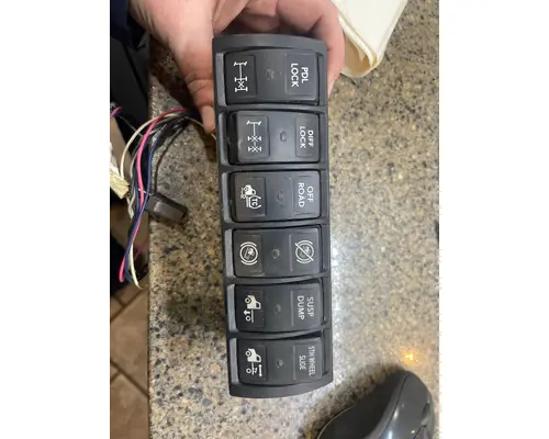 INTERNATIONAL LT625 Switch