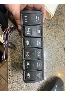 INTERNATIONAL LT625 Switch