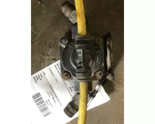 INTERNATIONAL LT625 VALVES