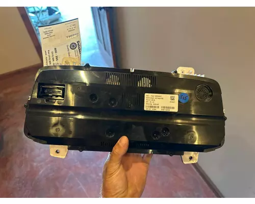 INTERNATIONAL LT62F Instrument Cluster