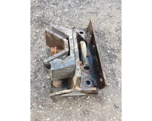 INTERNATIONAL LT62 Engine Mounts