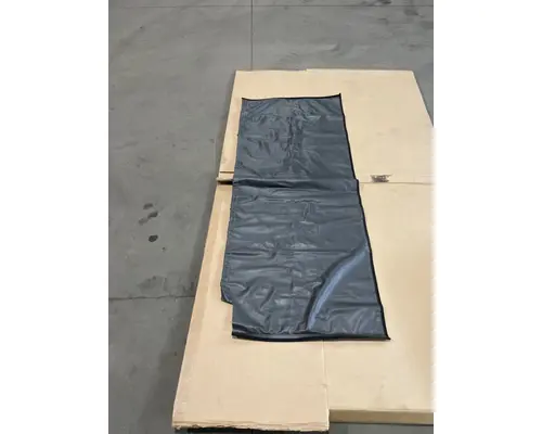 INTERNATIONAL LT 127 Curtains