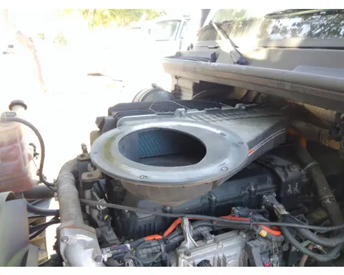 INTERNATIONAL LT AIR CLEANER