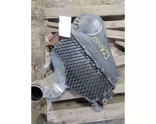 INTERNATIONAL LT AIR CLEANER