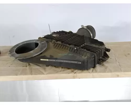 INTERNATIONAL LT AIR CLEANER
