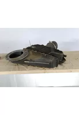 INTERNATIONAL LT AIR CLEANER