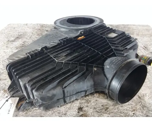 INTERNATIONAL LT AIR CLEANER