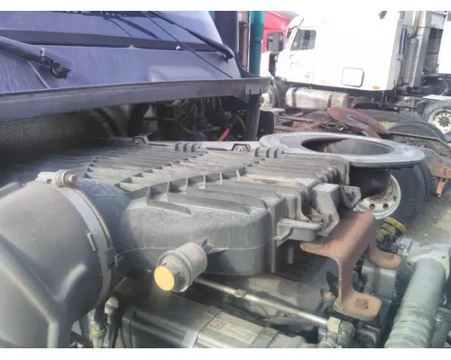 INTERNATIONAL LT AIR CLEANER