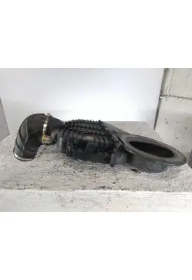 INTERNATIONAL LT AIR CLEANER