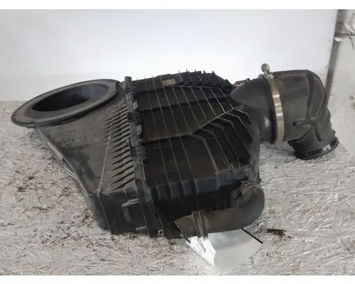 INTERNATIONAL LT AIR CLEANER
