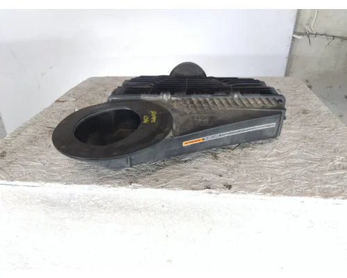 INTERNATIONAL LT AIR CLEANER