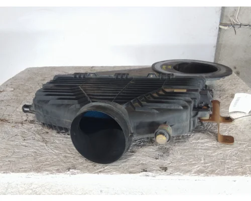 INTERNATIONAL LT AIR CLEANER