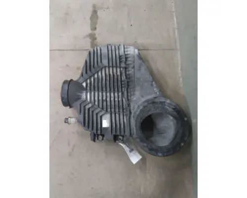 INTERNATIONAL LT AIR CLEANER