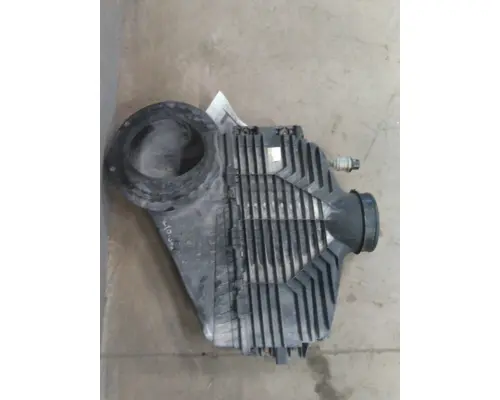 INTERNATIONAL LT AIR CLEANER