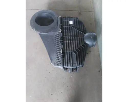 INTERNATIONAL LT AIR CLEANER
