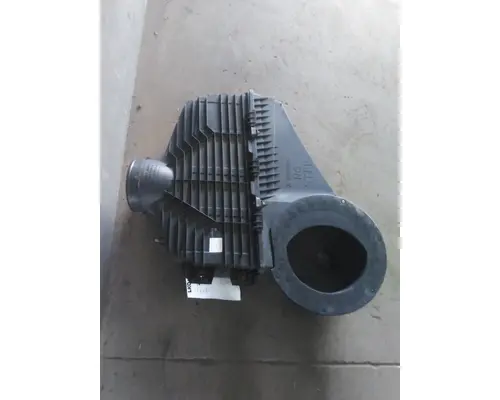 INTERNATIONAL LT AIR CLEANER