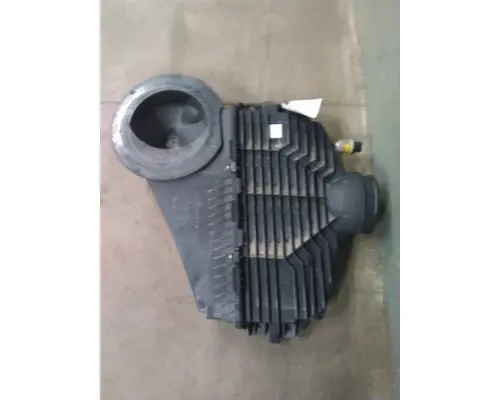 INTERNATIONAL LT AIR CLEANER