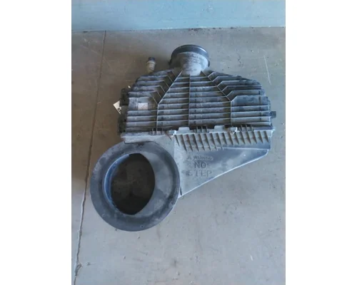 INTERNATIONAL LT AIR CLEANER