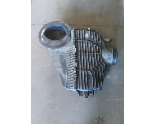 INTERNATIONAL LT AIR CLEANER