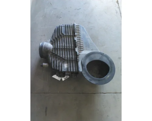 INTERNATIONAL LT AIR CLEANER