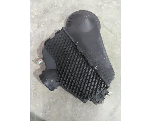 INTERNATIONAL LT AIR CLEANER